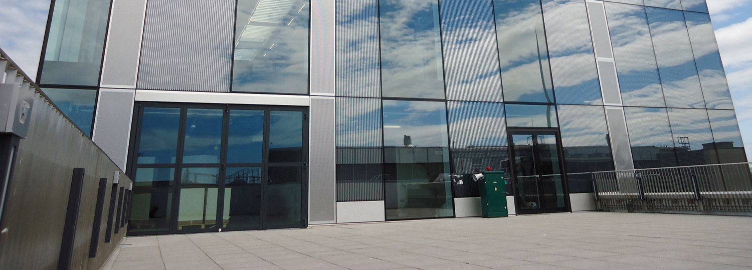 Beschichtete Glasfassade vereint hohe Tageslichttransmission und lebendige Wirkung