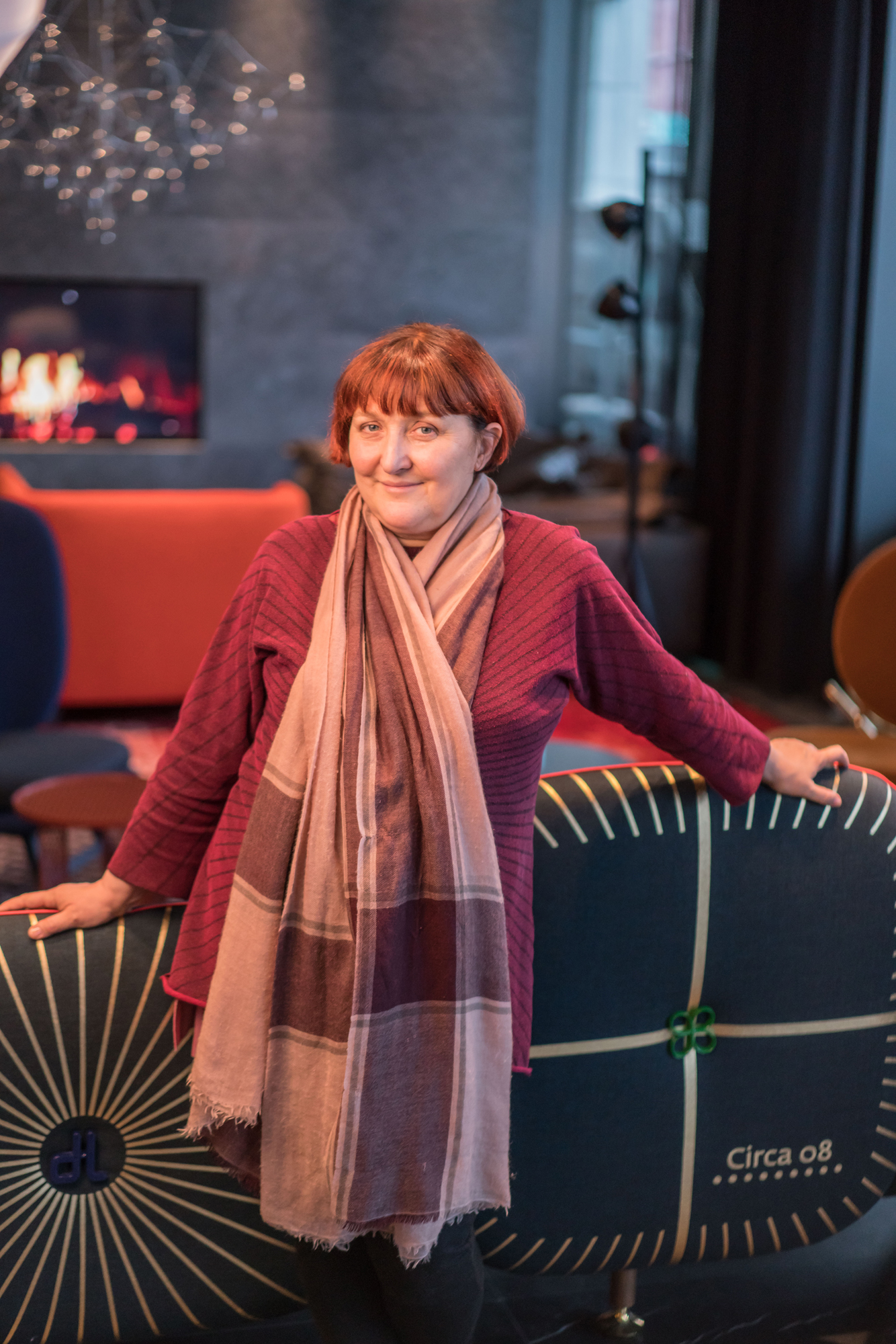 https://detail-cdn.s3.eu-central-1.amazonaws.com/media/catalog/product/I/n/Interview-Patrizia-Moroso-MotelOne-1.jpg?width=437&height=582&store=de_en&image-type=image