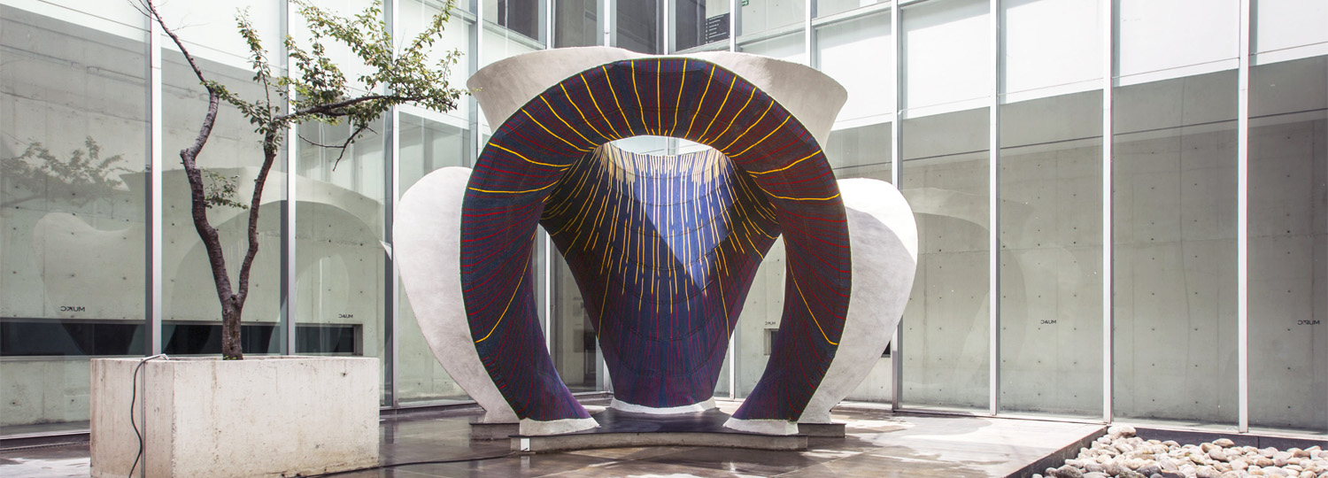 Concrete shell made of steel cables and knitted formwork