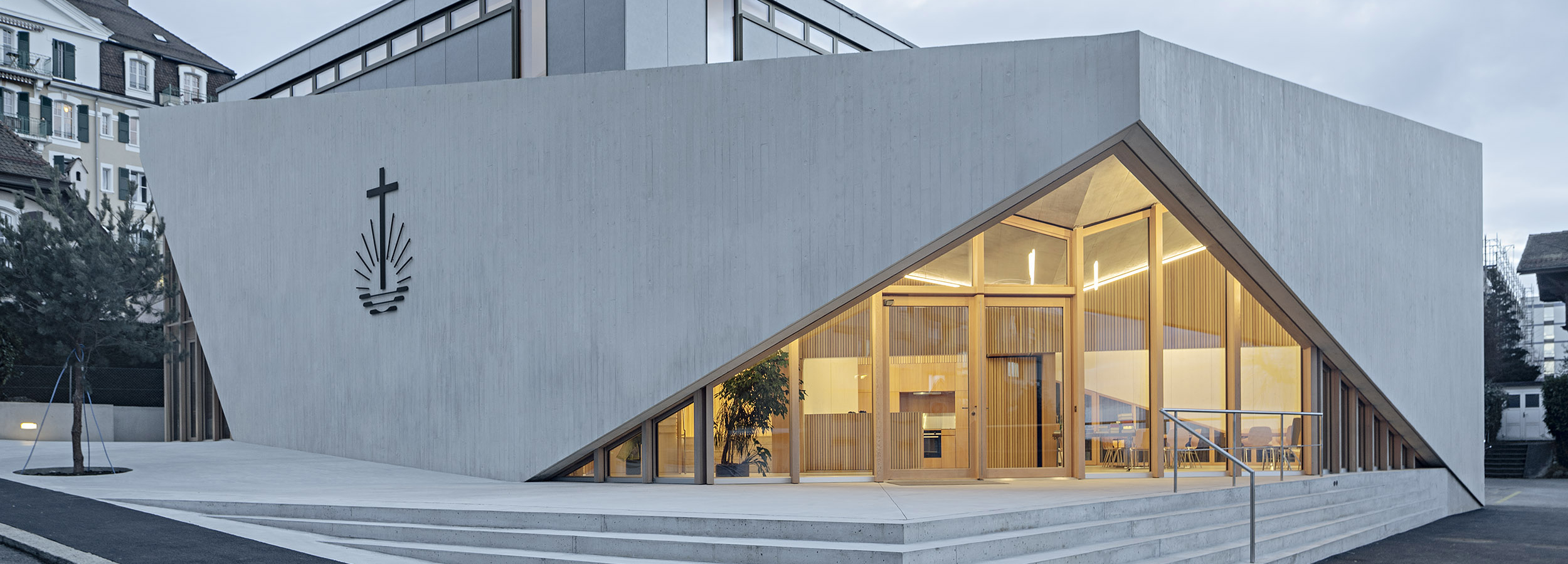 Dynamic diagonal: New Apostolic Church in Lausanne