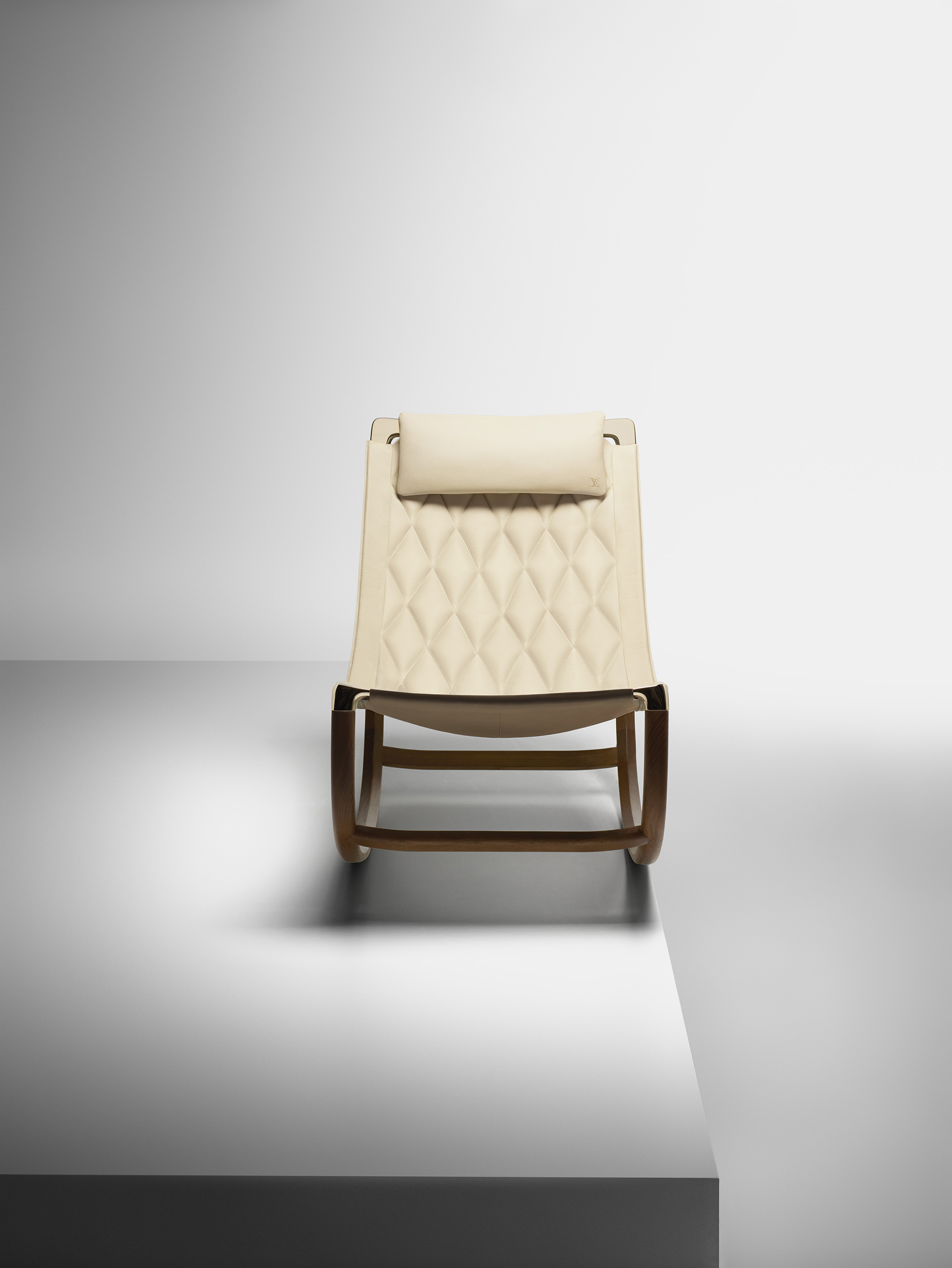 https://detail-cdn.s3.eu-central-1.amazonaws.com/media/catalog/product/L/V/LV-Objets-Nomades-09-rocking-chair-Marcel-Wanders_1.jpg?width=437&height=582&store=de_en&image-type=image