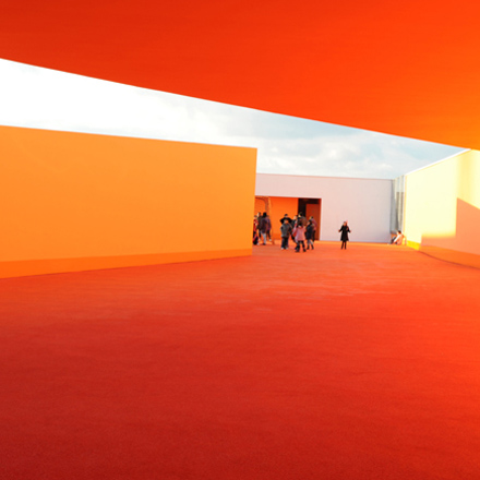 Leuchtende Heterotopie: Schulkomplex in La Courneuve