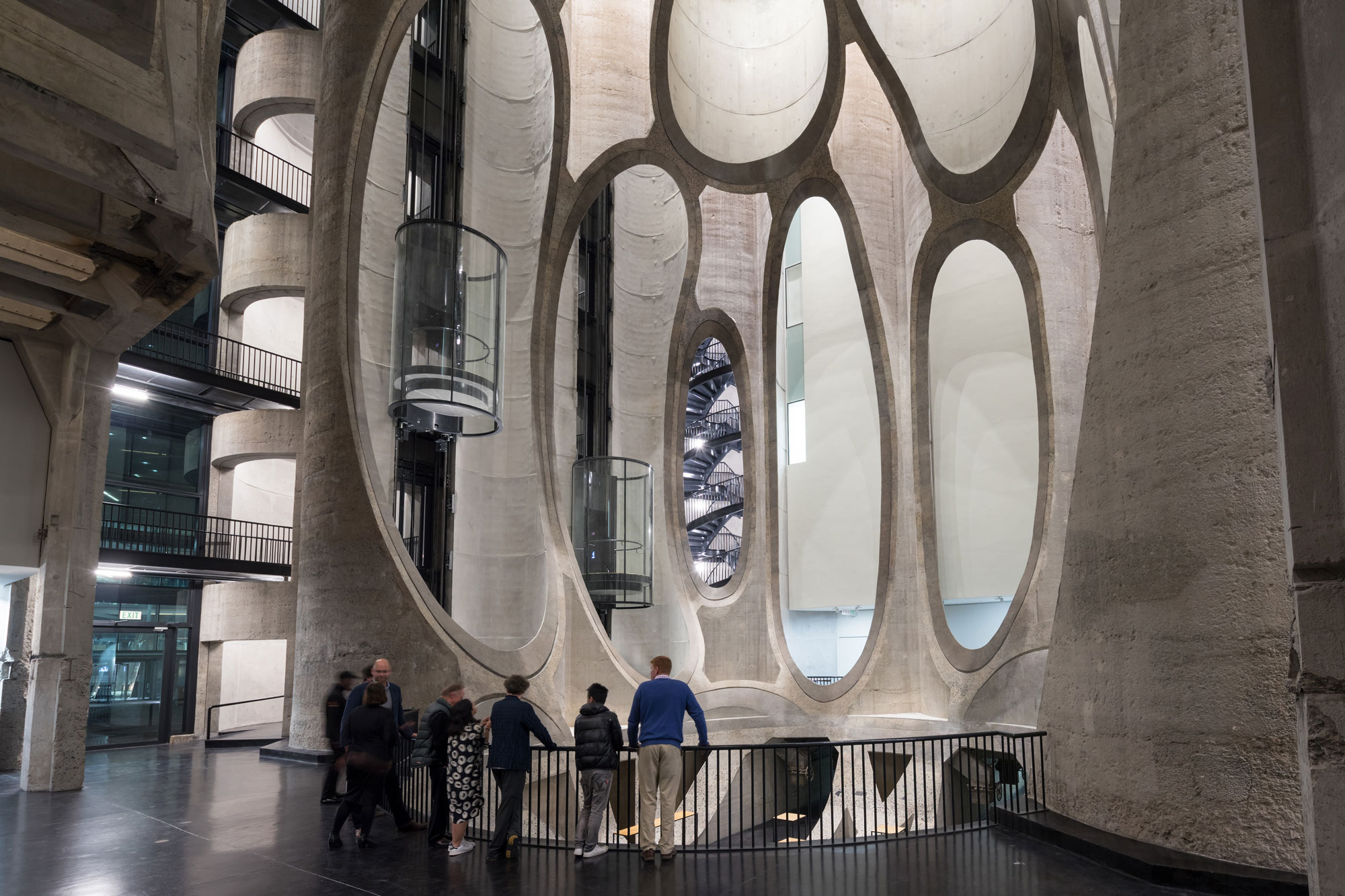 https://detail-cdn.s3.eu-central-1.amazonaws.com/media/catalog/product/M/O/MOCAA-HeatherwickStudio-7_1.jpg?width=437&height=582&store=de_en&image-type=image