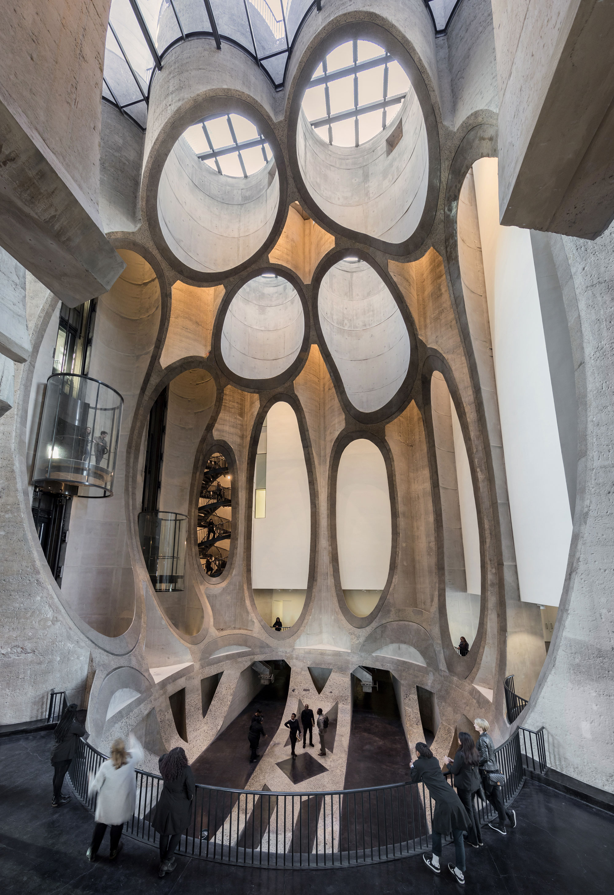 https://detail-cdn.s3.eu-central-1.amazonaws.com/media/catalog/product/M/O/MOCAA-HeatherwickStudio-8_1.jpg?width=437&height=582&store=de_en&image-type=image