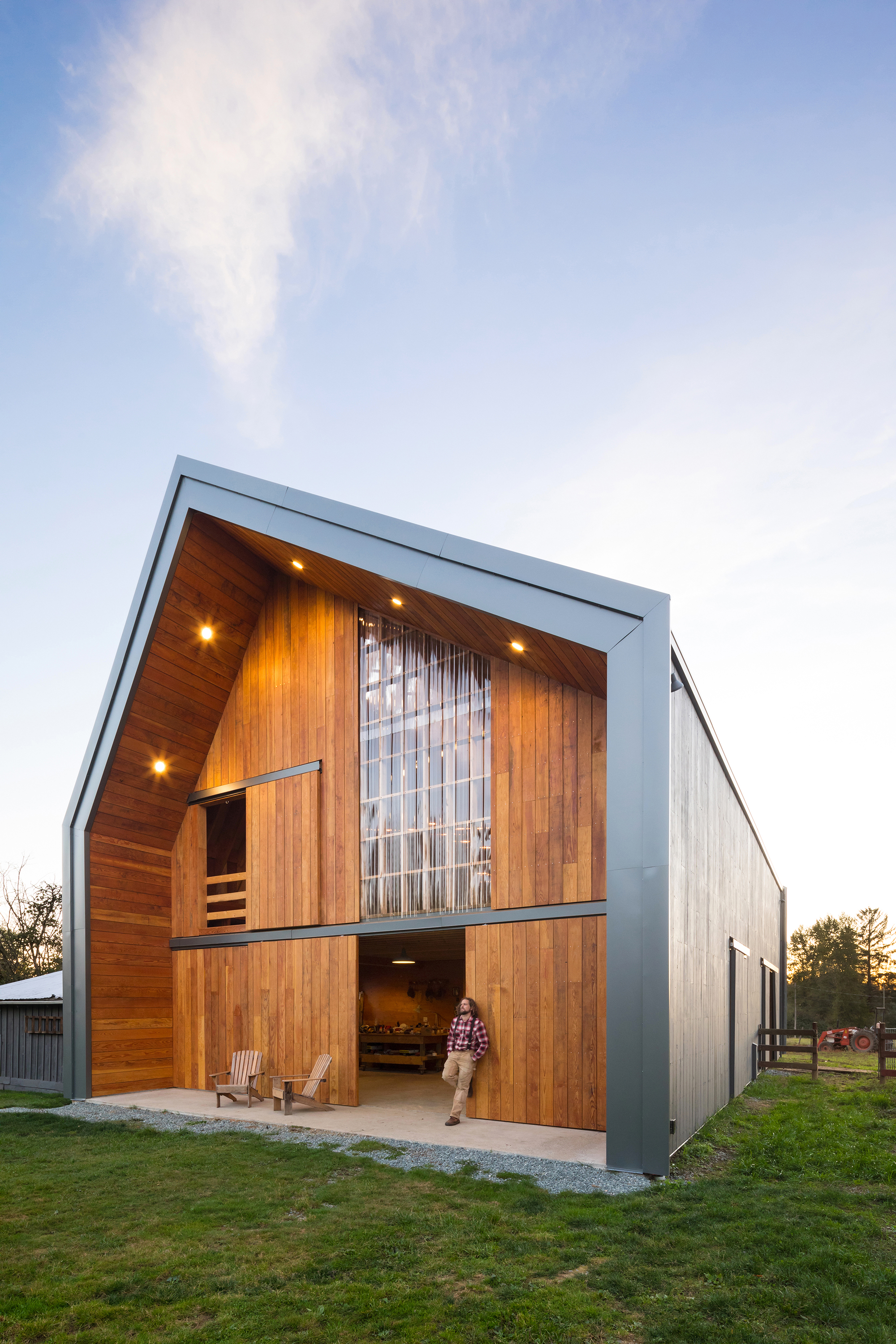 https://detail-cdn.s3.eu-central-1.amazonaws.com/media/catalog/product/M/O/MOTIV-Architects-Swallowfield-Barn-Ema-Peter-02.JPG?width=437&height=582&store=de_de&image-type=image