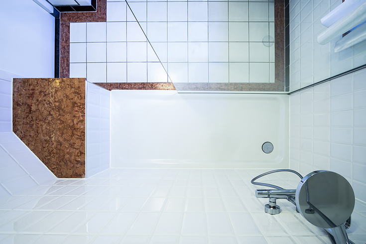 Die Superplan XXL bietet mit ihrem Format nicht nur viel Bewegungsfreiraum beim Duschen, die nahezu unsichtbare Oberflächenveredelung Secure Plus garantiert zudem Trittsicherheit und Rutschfestigkeit.
Bildquelle: KALDEWEI/Christian Blanke Fotografie