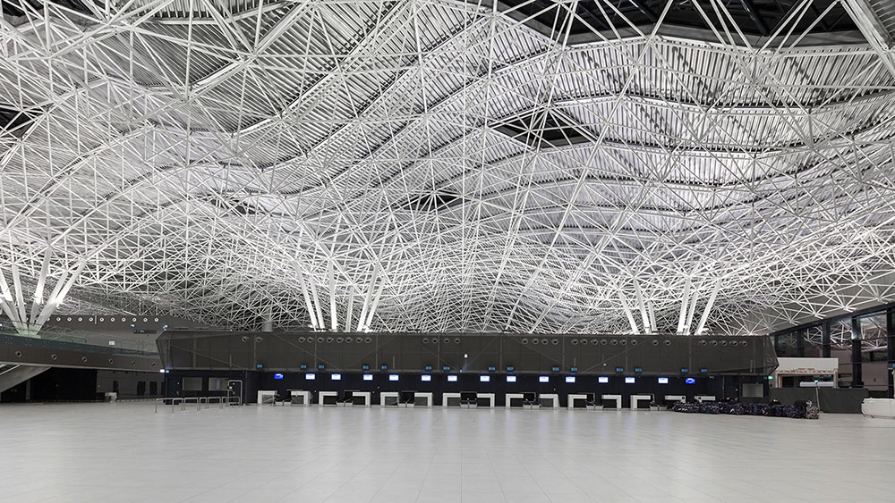 https://detail-cdn.s3.eu-central-1.amazonaws.com/media/catalog/product/N/e/New-Passenger-Terminal-at-Franjo-Tudman-International-Airport-Zagreb_interior-5_author_Josip-Skof_1.jpg?width=437&height=582&store=de_en&image-type=image