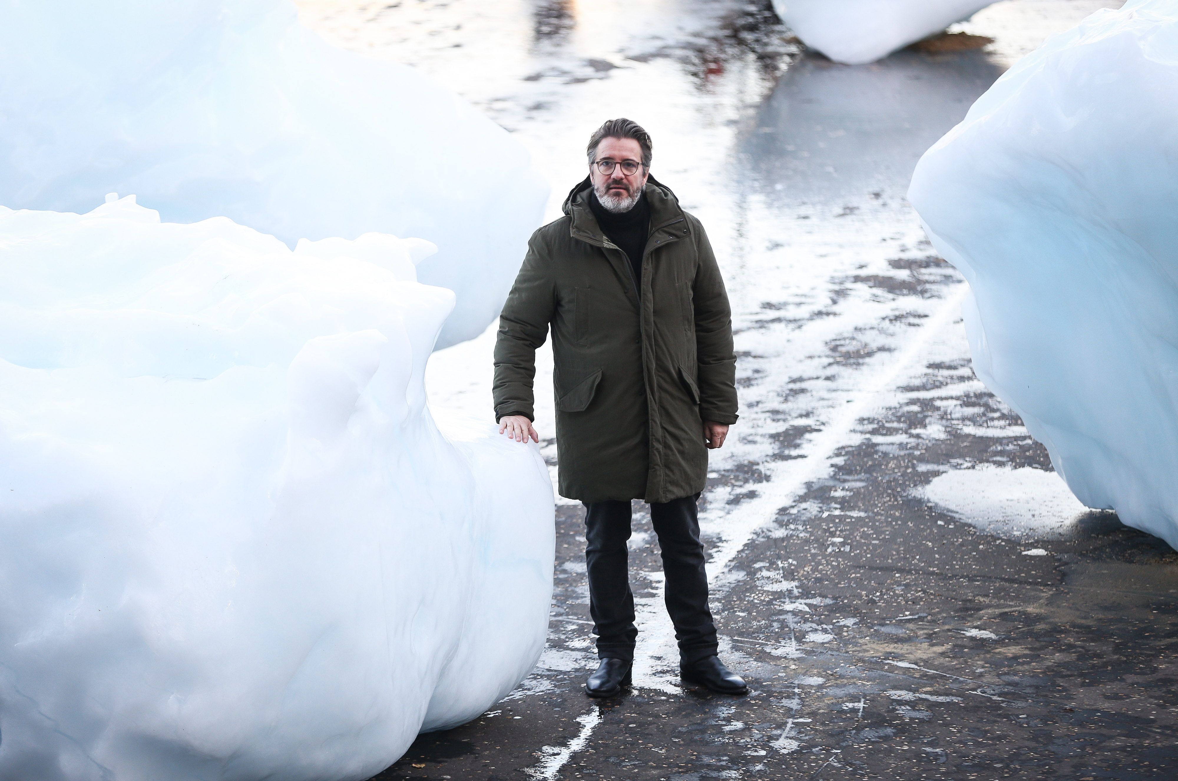 https://detail-cdn.s3.eu-central-1.amazonaws.com/media/catalog/product/O/l/Olafur_Eliasson_Ice_Watch-15.jpg?width=437&height=582&store=de_de&image-type=image