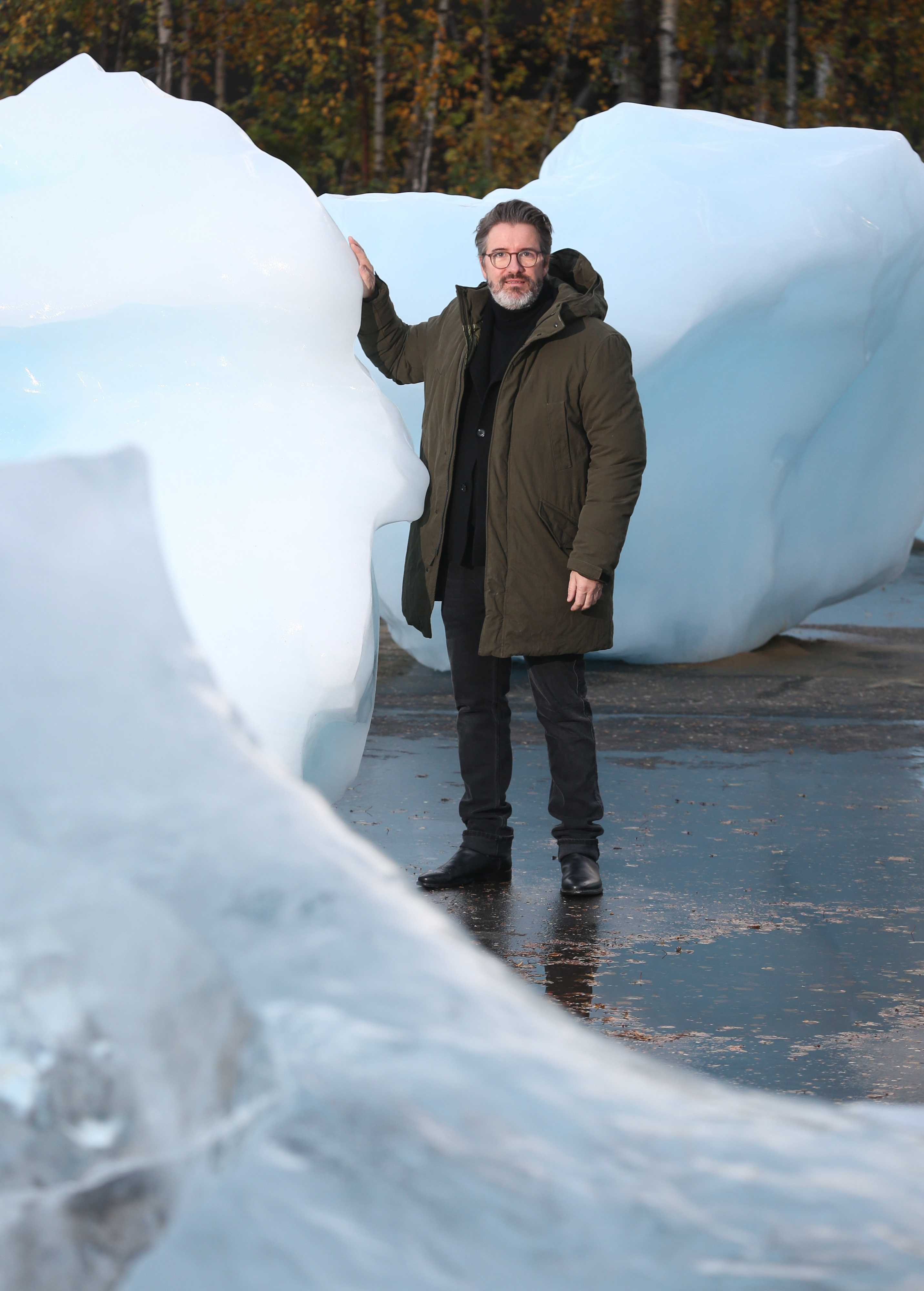 https://detail-cdn.s3.eu-central-1.amazonaws.com/media/catalog/product/O/l/Olafur_Eliasson_Ice_Watch-5.jpg?width=437&height=582&store=de_de&image-type=image