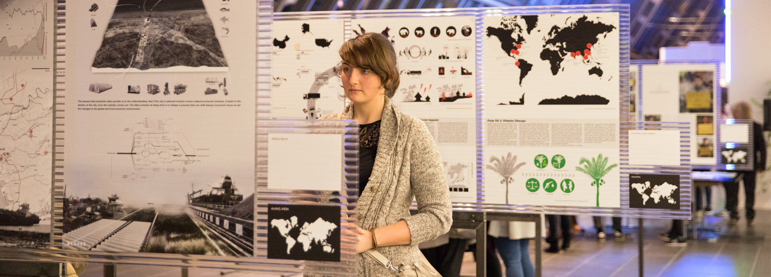 Ausstellung Planetary Urbanism: Der internationale Themenbereich am Eröffnungsabend (Foto: Claudia Dreye)