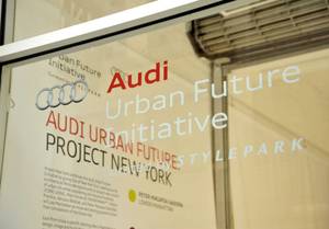 https://detail-cdn.s3.eu-central-1.amazonaws.com/media/catalog/product/R/T/RTEmagicC_audi_urban_future_initiative_new_york_01-92-800-600-90_03.jpg?width=437&height=582&store=de_en&image-type=image