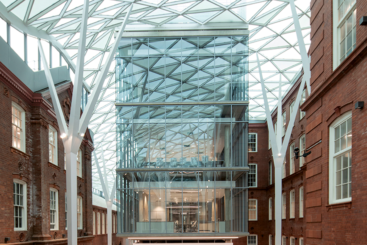 Transparent Centre Made of Solar Protection Glass