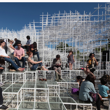 https://detail-cdn.s3.eu-central-1.amazonaws.com/media/catalog/product/S/e/Serpentine-Pavilion-Sou-Fujimoto-Teaser-Q.jpg?width=437&height=582&store=de_de&image-type=image