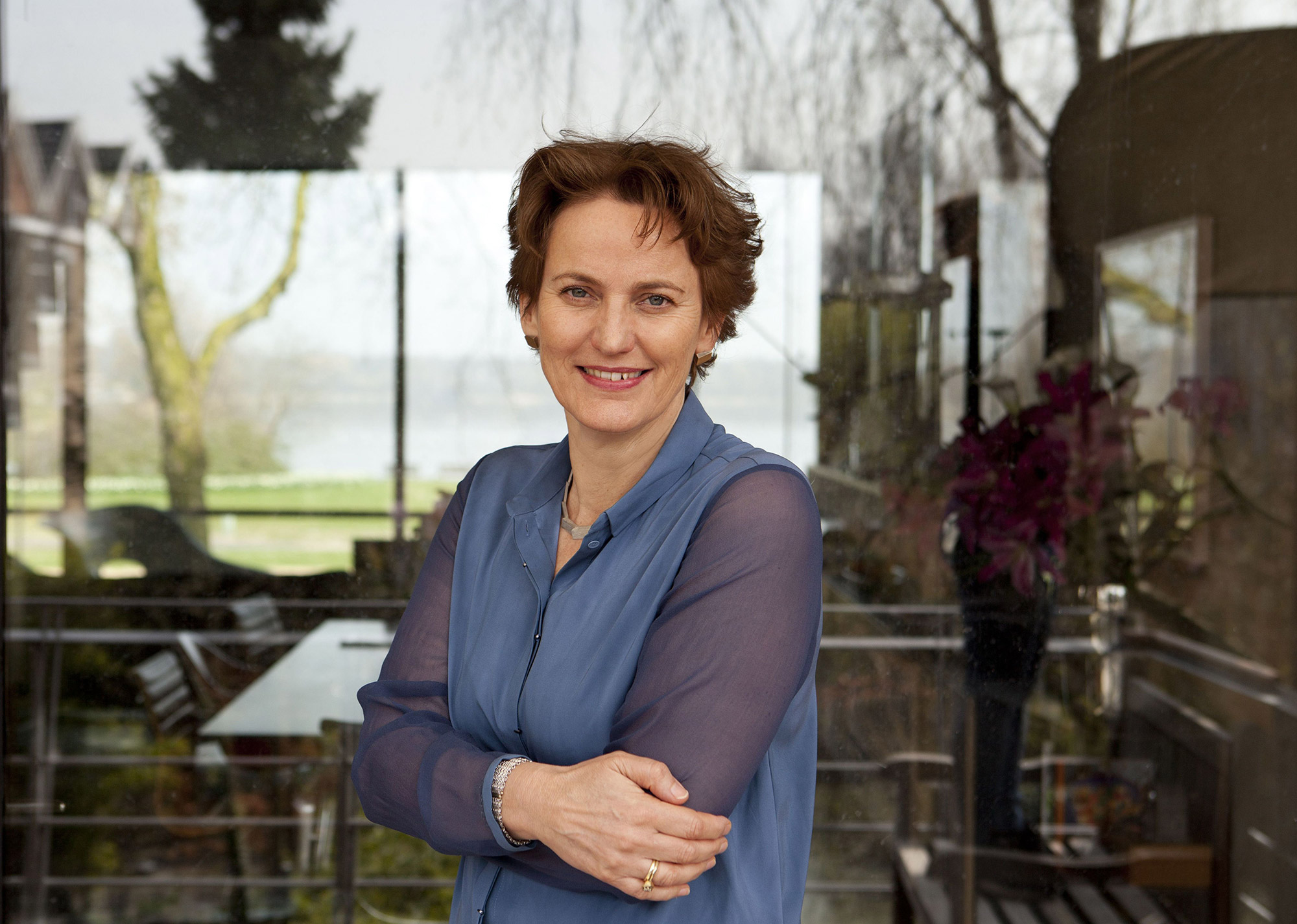 https://detail-cdn.s3.eu-central-1.amazonaws.com/media/catalog/product/S/t/Sto-Stiftung--November-Reihen-2019-Stuttgart-13.11.2019-Francine-Houben-05.jpg?width=437&height=582&store=de_de&image-type=image