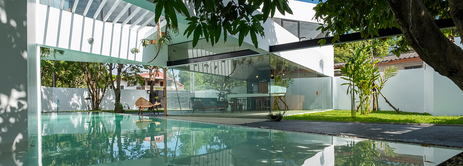 https://detail-cdn.s3.eu-central-1.amazonaws.com/media/catalog/product/T/1/T1500-Wohnhaus-mit-Pool-in-Laos-Saola-Architects-Francois-Hervy.jpg?width=437&height=582&store=de_de&image-type=image