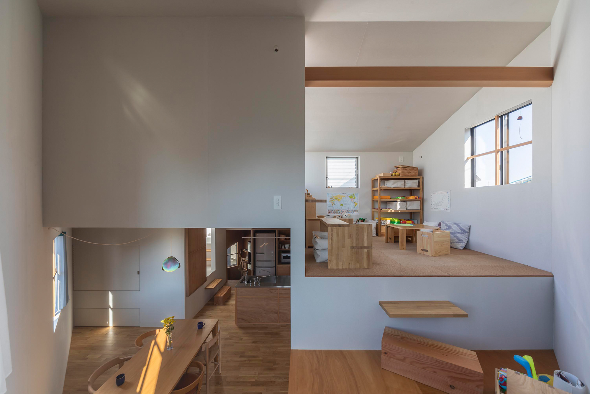 https://detail-cdn.s3.eu-central-1.amazonaws.com/media/catalog/product/T/7/T735-House-in-Takatsuki-Tato-Architects-Shinkenchiku-Sha.jpg?width=437&height=582&store=de_en&image-type=image