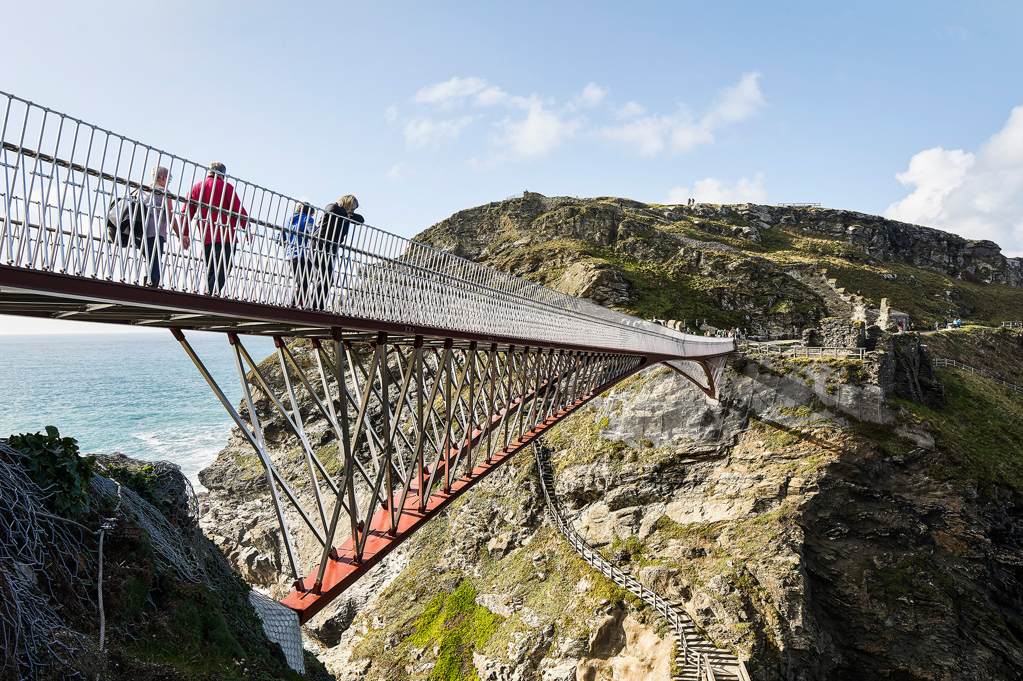 https://detail-cdn.s3.eu-central-1.amazonaws.com/media/catalog/product/T/i/Tintagel-Castle-Bru__cke-03_Ney_Partners_-_William_Matthews_Architects_Tintagel_Footbridge__c_Hufton_Crow_048.jpg?width=437&height=582&store=de_en&image-type=image
