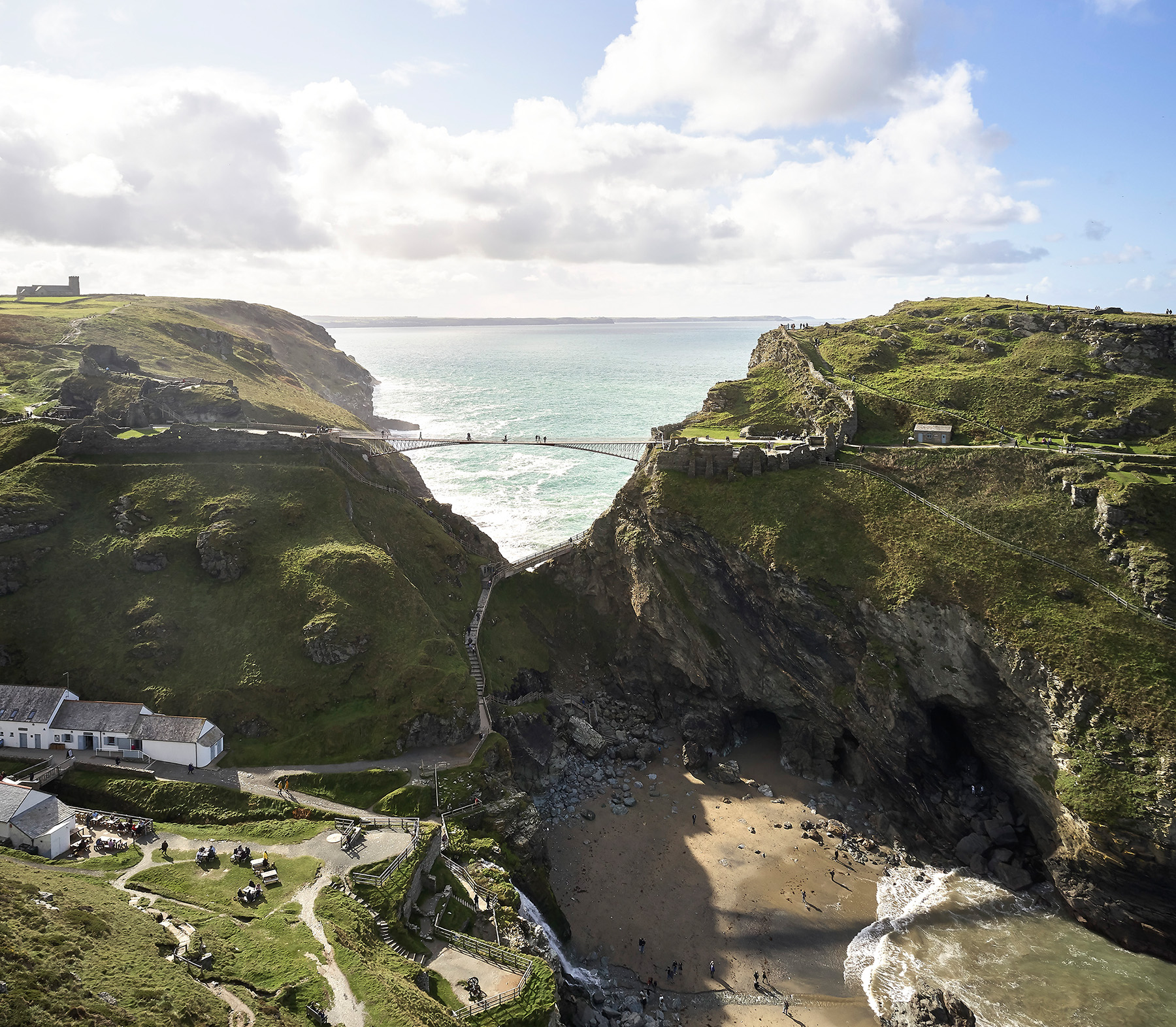 https://detail-cdn.s3.eu-central-1.amazonaws.com/media/catalog/product/T/i/Tintagel-Castle-Bru__cke-05_Ney_Partners_-_William_Matthews_Architects_Tintagel_Footbridge__c_Hufton_Crow_009.jpg?width=437&height=582&store=de_en&image-type=image
