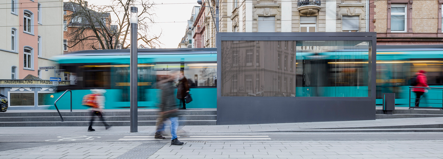 Der Entwurf für die Hochbahnsteige an der Musterschule kombiniert die Funktion des Bahnsteigs mit der des Bürgersteigs; Foto: Moritz Bernoully