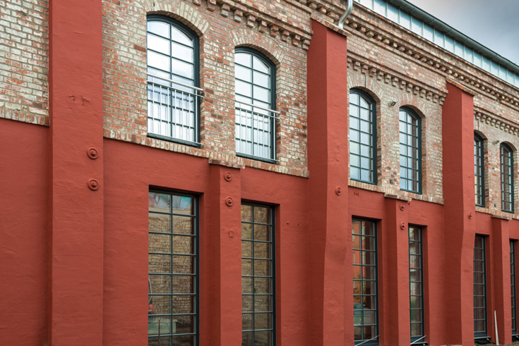 Moderne Räume und gesundes Klima hinter historischer Industriefassade