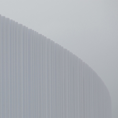 Rätselhafter Vorhang: Produktionshalle von SANAA