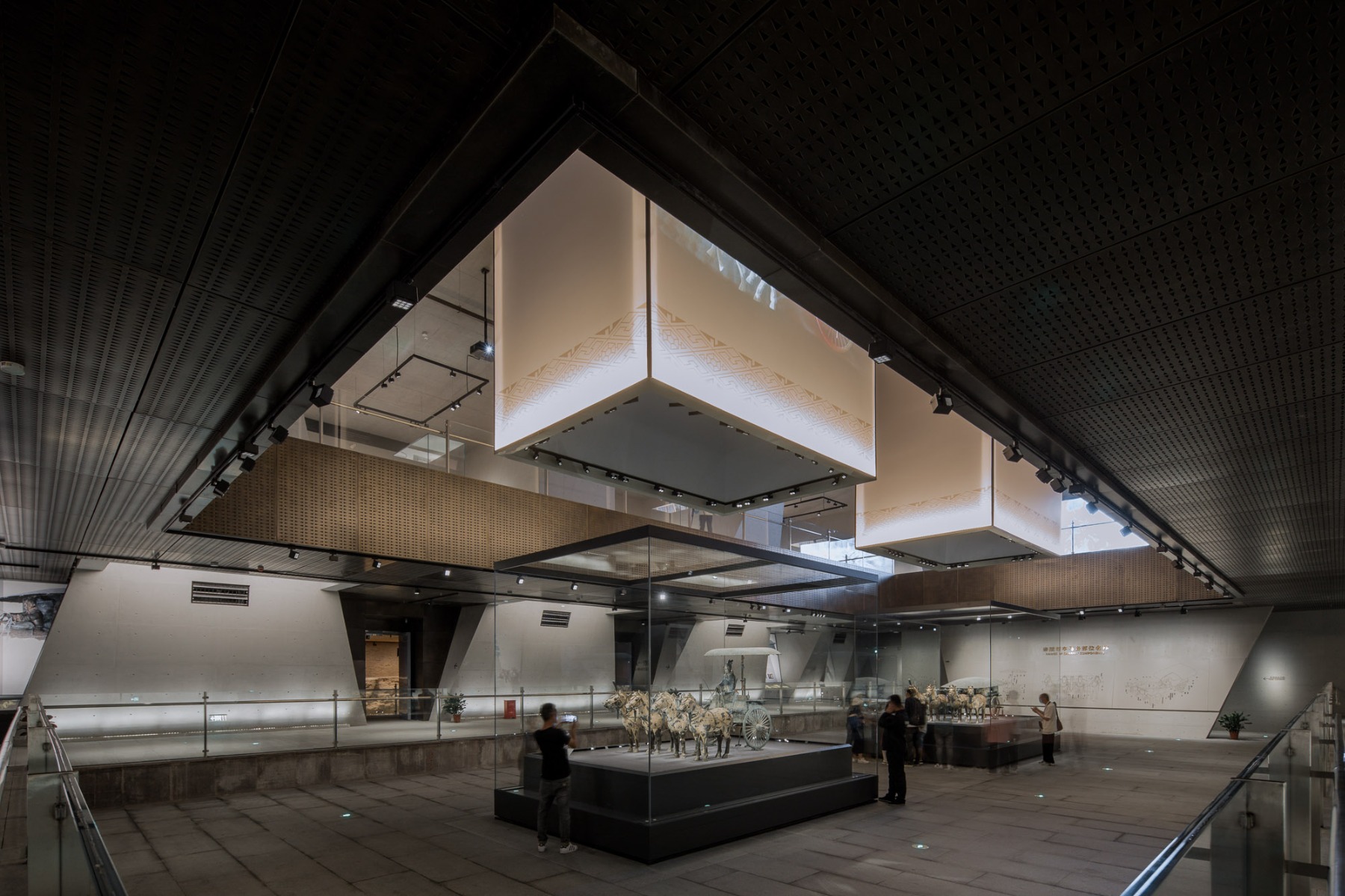 Die Hauptattraktion des Museums: zwei Bronzekutschen aus dem Grab Ying Zhengs. © Yang Chen