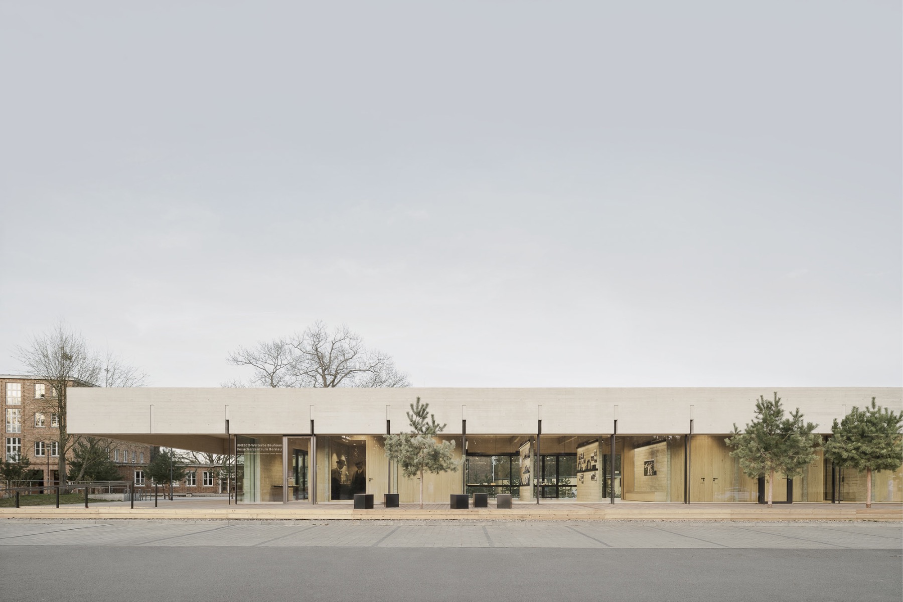 https://detail-cdn.s3.eu-central-1.amazonaws.com/media/catalog/product/b/e/besucherzentrum-bundesschule-bernau-steimle-architekten-8.jpg?width=437&height=582&store=de_de&image-type=image