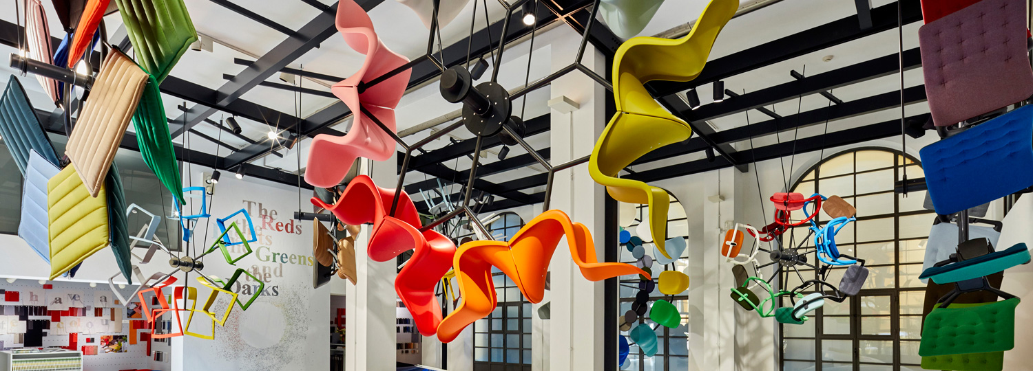 Villa Kunterbunt: CasaVitra feiert Farbe & Material