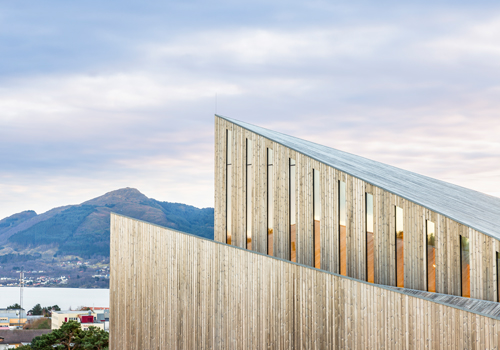 https://detail-cdn.s3.eu-central-1.amazonaws.com/media/catalog/product/c/h/church-knarvik-norway-reiulf-ramstad-arkitekter-8_1.jpg?width=437&height=582&store=de_en&image-type=image