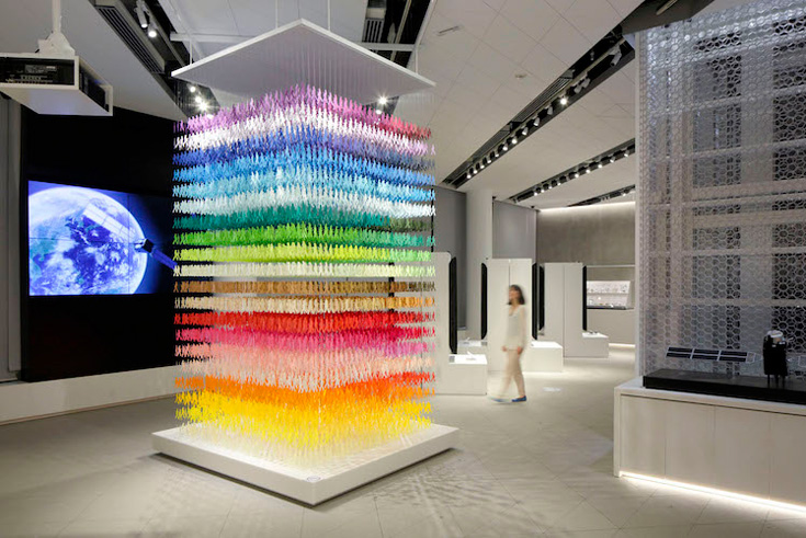 Das Universum ist bunt: Installation von Emmanuelle Moureaux