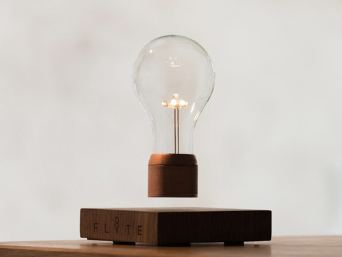 https://detail-cdn.s3.eu-central-1.amazonaws.com/media/catalog/product/f/l/flyte-floating-bulb-2_1.jpg?width=437&height=582&store=de_en&image-type=image