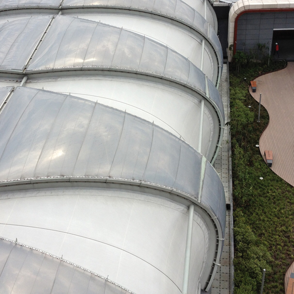 Membran-Luftkissendach vermittelt Leichtigkeit