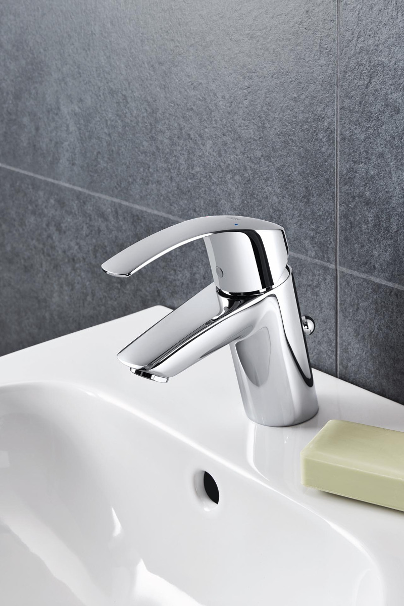 https://detail-cdn.s3.eu-central-1.amazonaws.com/media/catalog/product/g/r/grohe_eurosmart_standard_s-size_mood_detail.jpg?width=437&height=582&store=de_de&image-type=image
