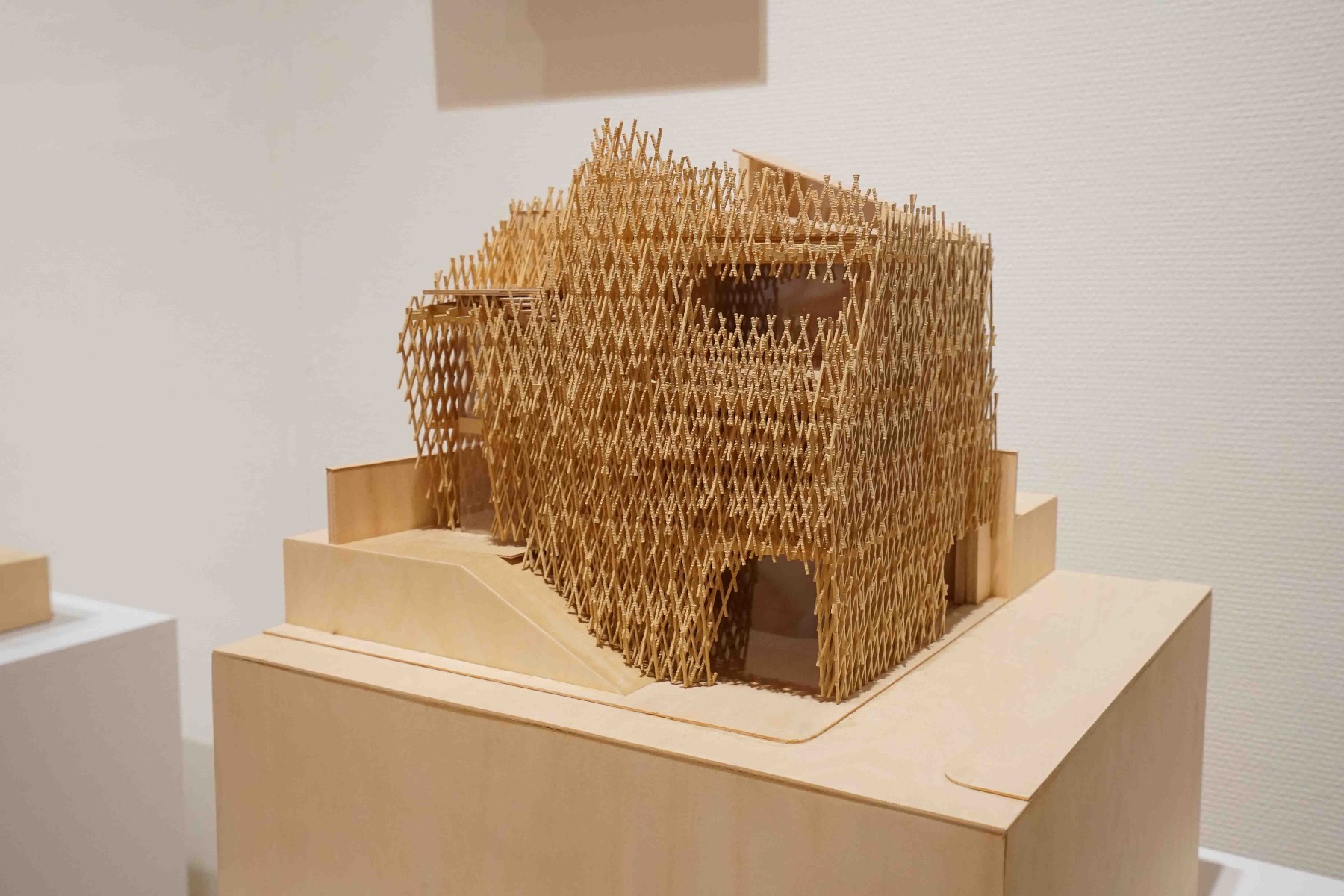 https://detail-cdn.s3.eu-central-1.amazonaws.com/media/catalog/product/k/e/kengo-kuma-onomatopoeia-architecture-12.jpg?width=437&height=582&store=de_en&image-type=image