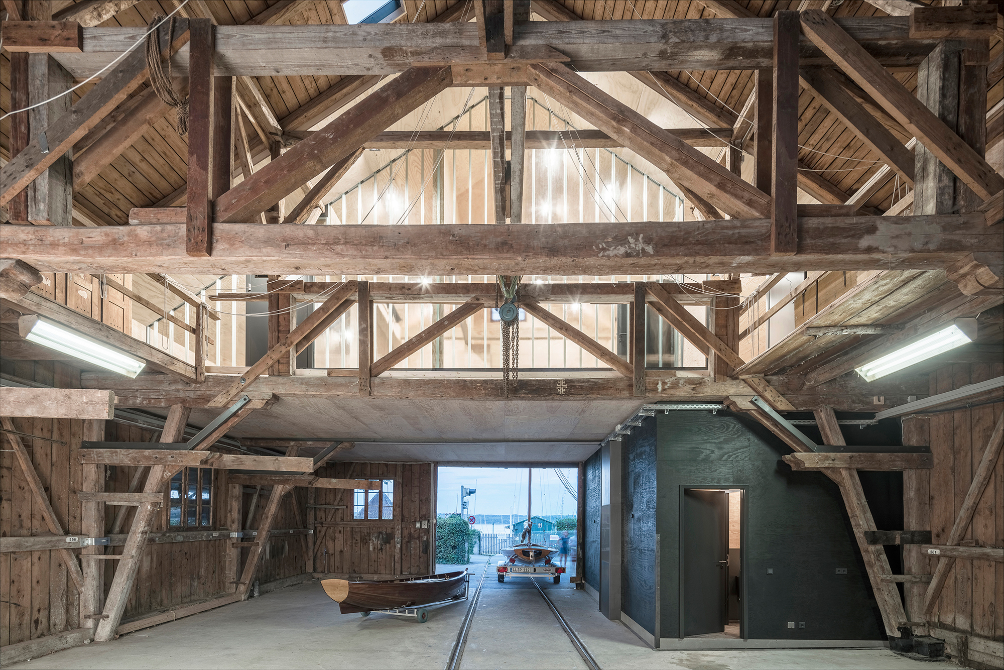 Unobtrusive intervention in tradition dating back over 100 years: Boathouse by Buero Wagner