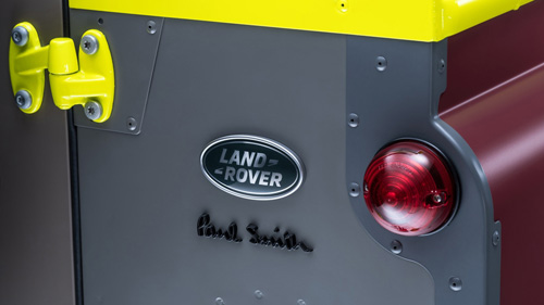 https://detail-cdn.s3.eu-central-1.amazonaws.com/media/catalog/product/p/a/paul-smith-landrover-defender-6_1.jpg?width=437&height=582&store=de_en&image-type=image