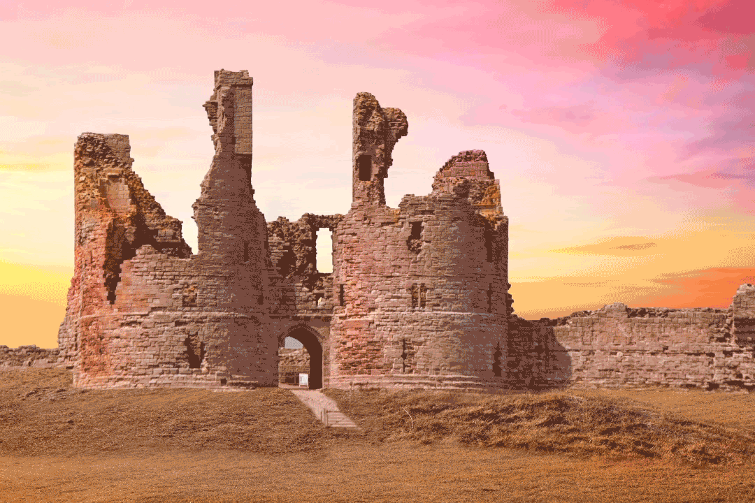 https://detail-cdn.s3.eu-central-1.amazonaws.com/media/catalog/product/r/e/reconstructed-castles-uk-02_Dunstanburgh-Castle-Northumberland.gif?width=437&height=582&store=de_de&image-type=image