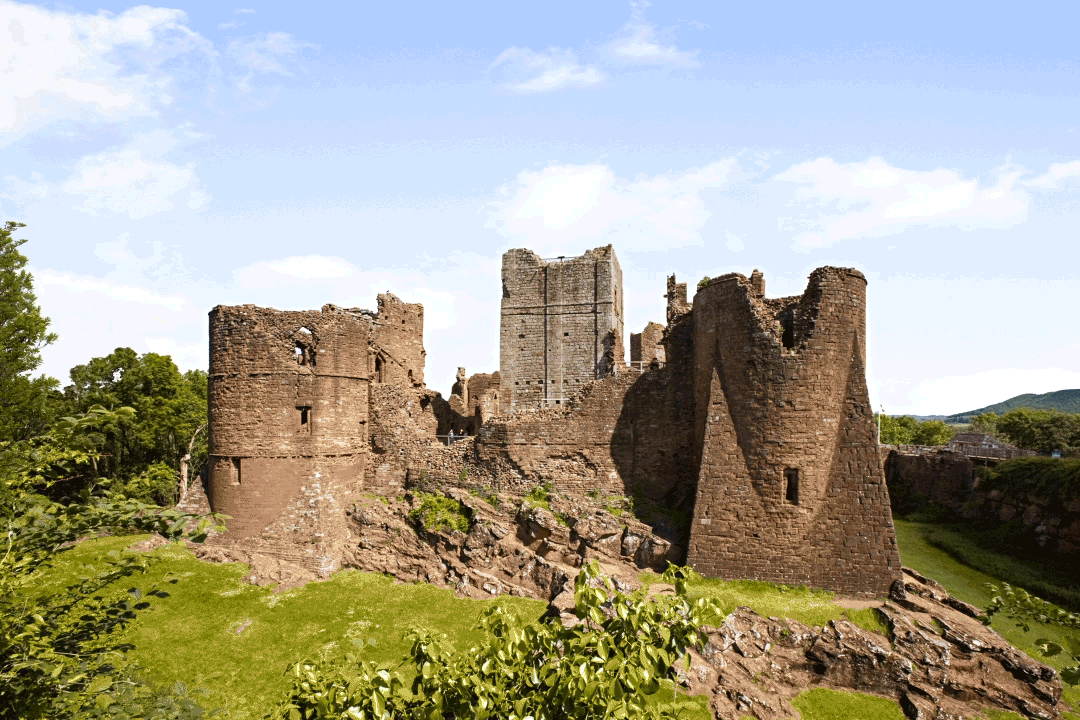 https://detail-cdn.s3.eu-central-1.amazonaws.com/media/catalog/product/r/e/reconstructed-castles-uk-04_Goodrich-Castle-Herefordshire.gif?width=437&height=582&store=de_de&image-type=image