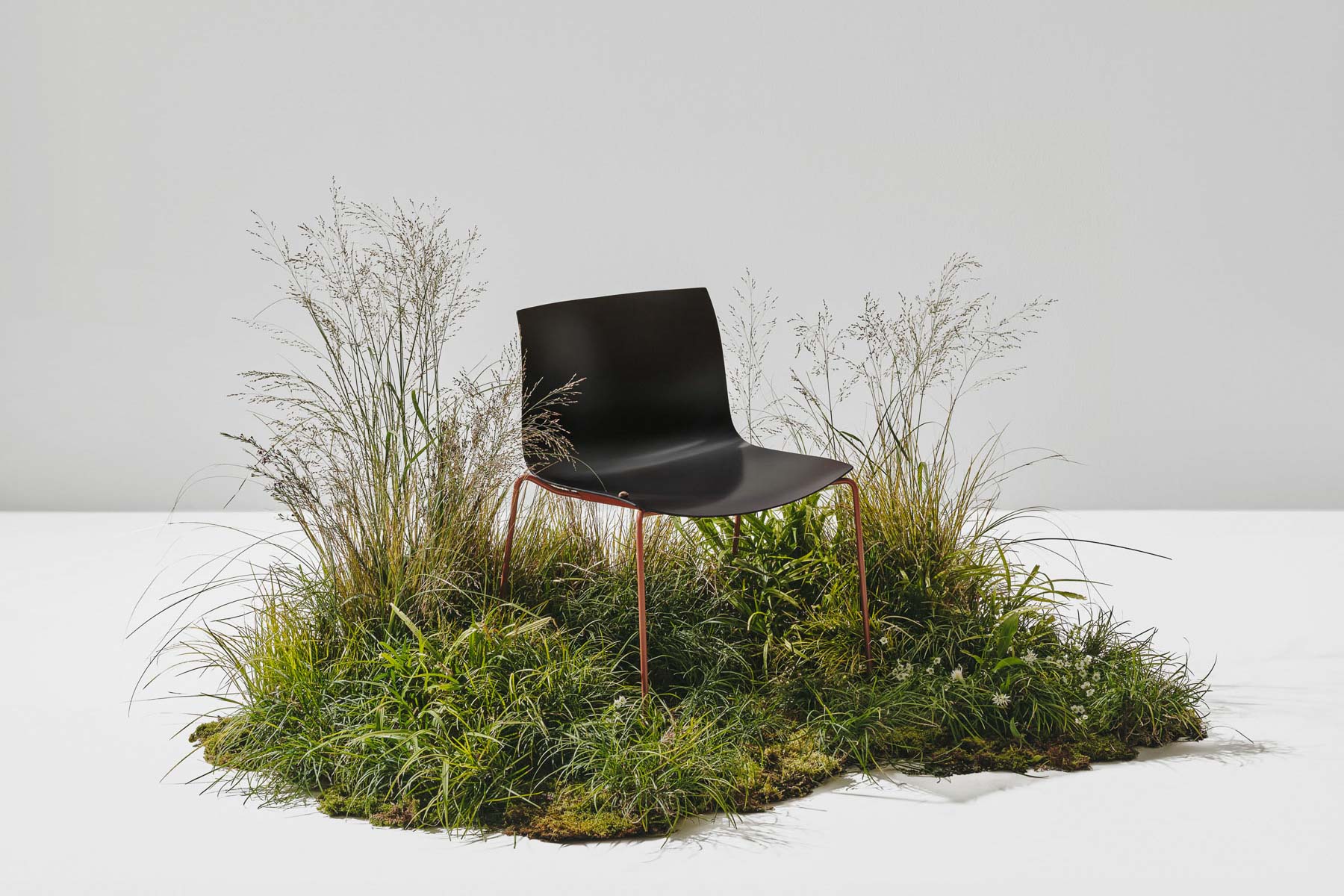 Der Catifa Carta von Arper aus PaperShell zeigt Kreislaufwirtschaft im Design. Er besteht aus 29 Papierlagen, laminiert mit natürlichem Harz. © Salva Lopez