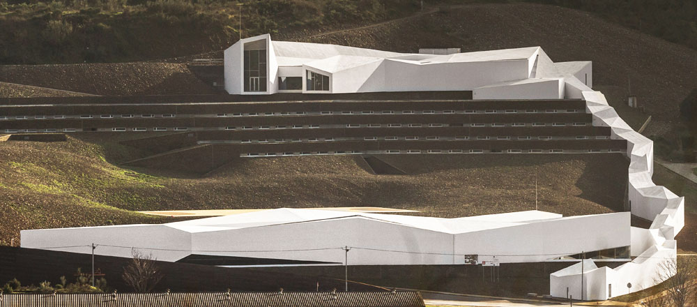 Origami im Weinberg: Hochleistungs-Ruderzentrum in Pocinho, Portugal