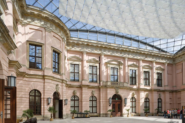 Spezialgläser für Baudenkmäler verschiedener Epochen