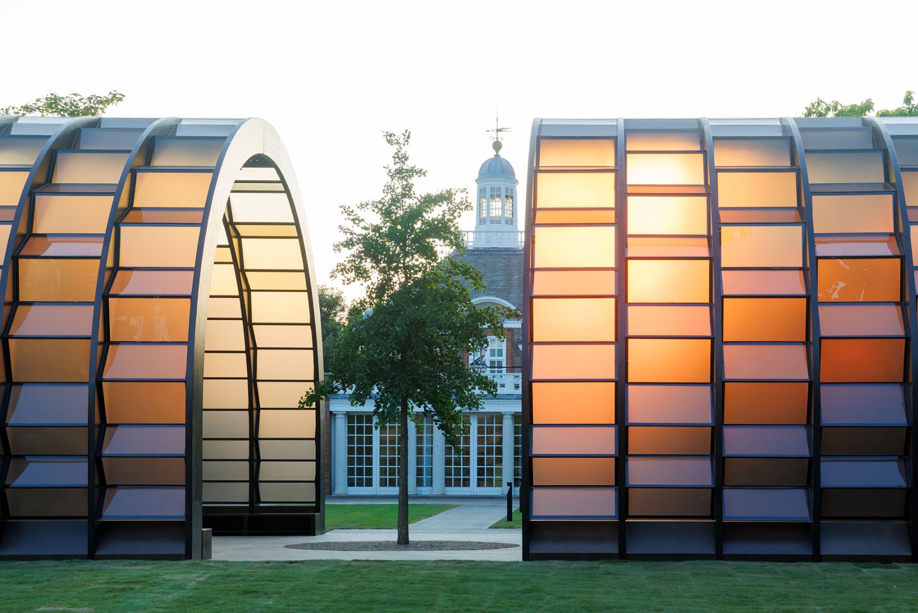 https://detail-cdn.s3.eu-central-1.amazonaws.com/media/catalog/product/s/e/serpentine-pavilion-2025-7.jpg?width=437&height=582&store=de_en&image-type=image