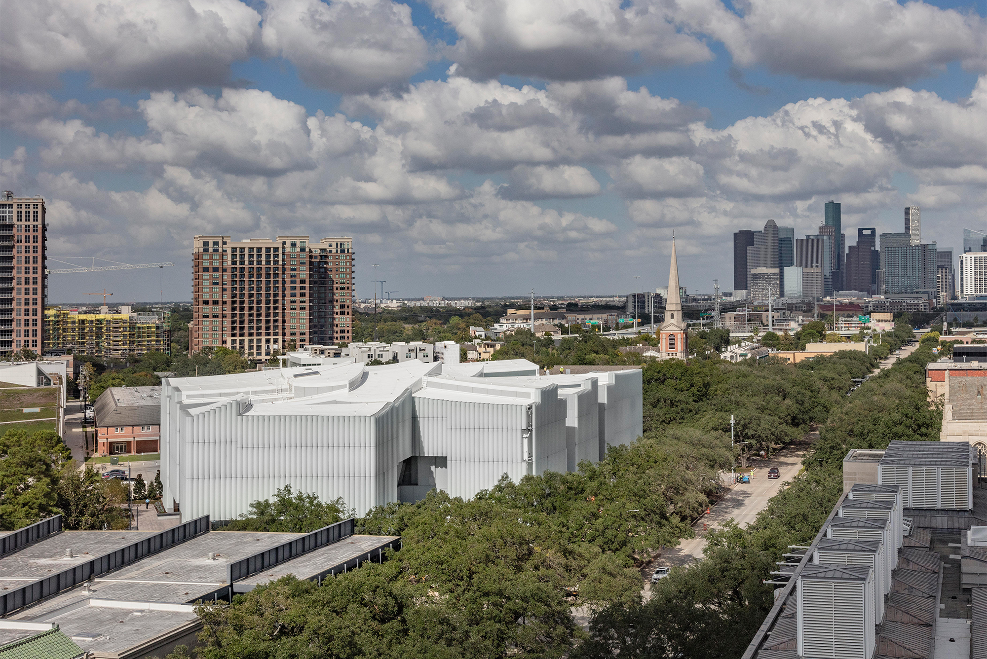 A Cooling Cloak With the Look of Alabaster: Kinder Building, Museum of Fine Arts Houston