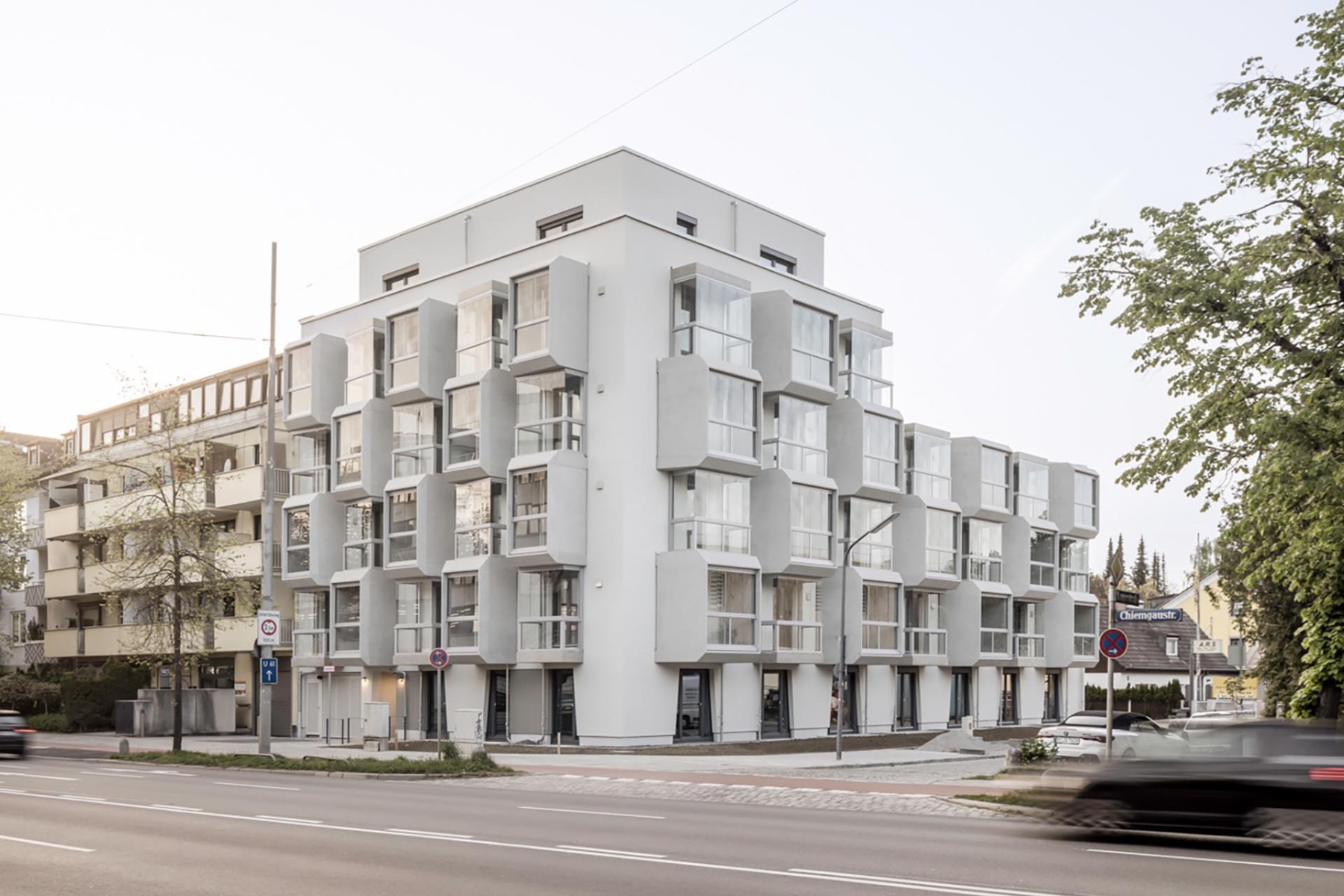 Direkt am Mittleren Ring in München-Giesing setzt die neue Studentenwohnanlage einen identitätsstiftenden städtebaulichen Akzent. © Rainer Taepper