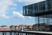 Bringt Schwung in fade Meetings: Swing Table von Christopher Duffy