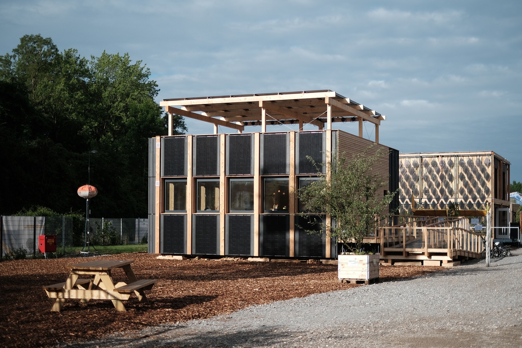 Neue Kombi aus Photovoltaik und Dachbegrünung