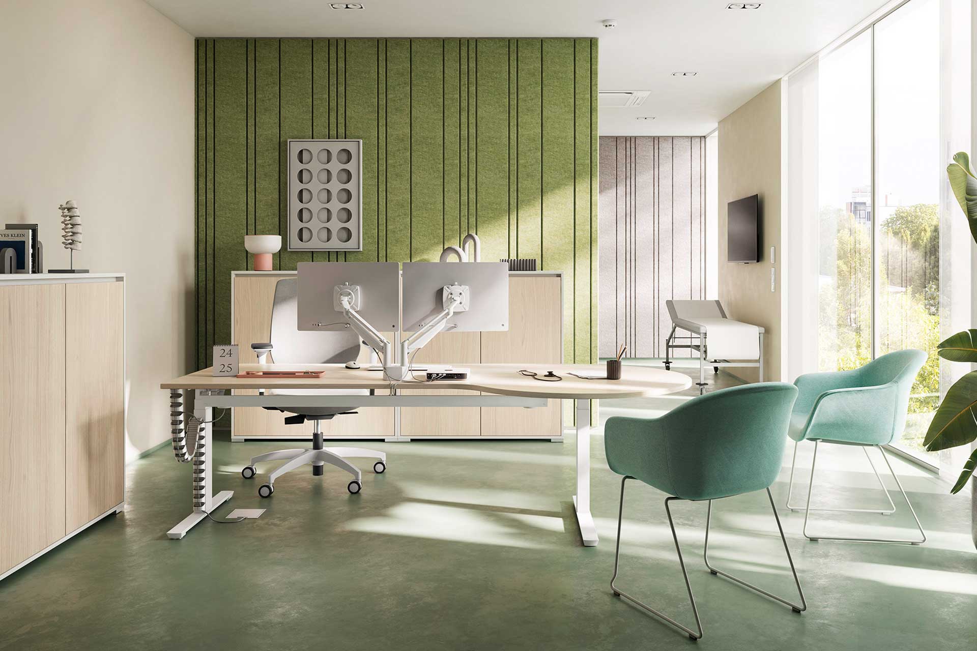 Moderne Arztpraxis mit Schreibtisch und Besucherstühlen.