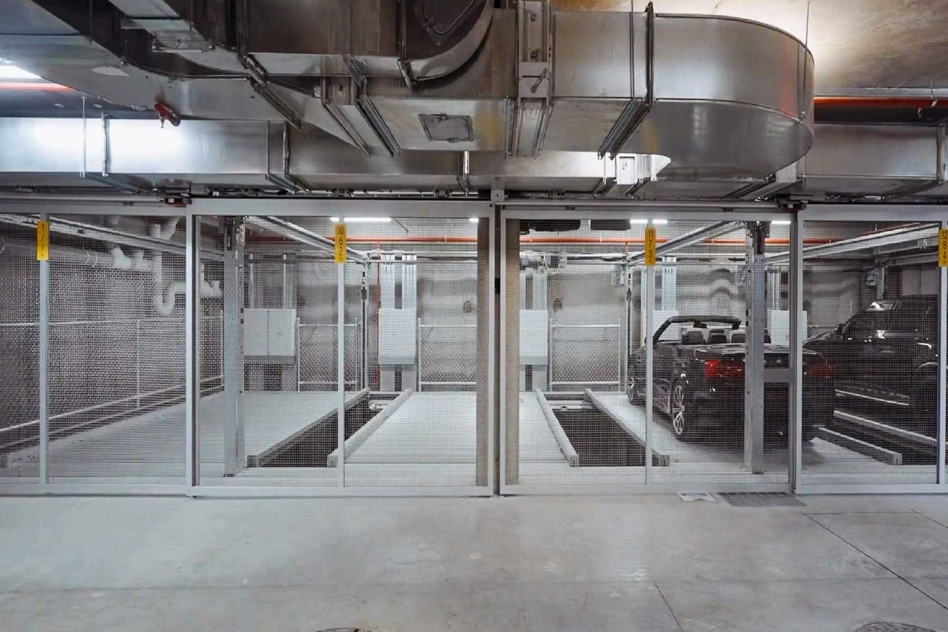 Absperrbare Tiefgaragenplätze mit Duplex-Funktion, die im Boden verschwindet.