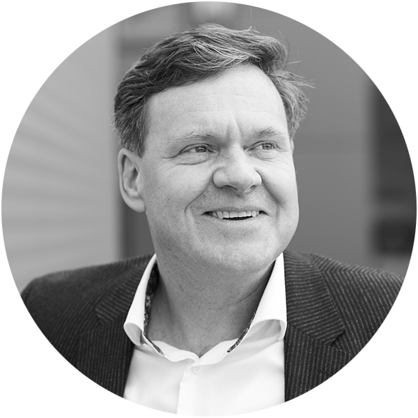 Portrait von Alexander Schechner in black and white.