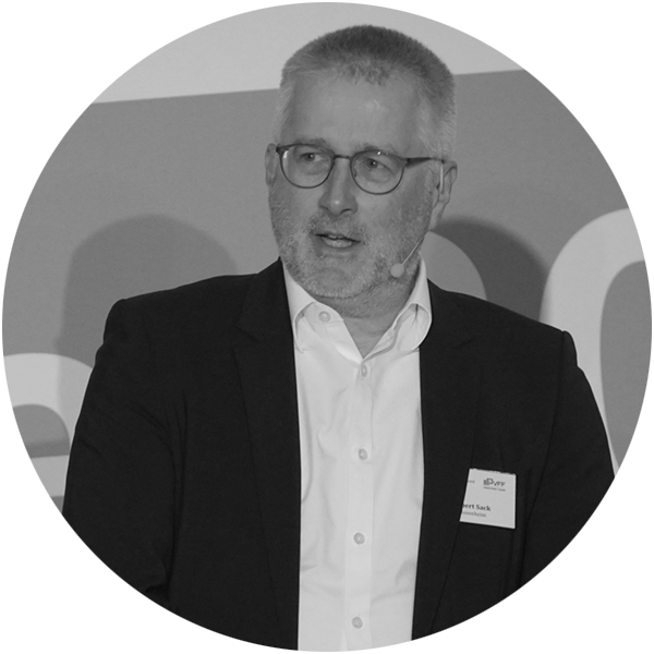 Portrait eines Mannes mit Hemd und Sakko.